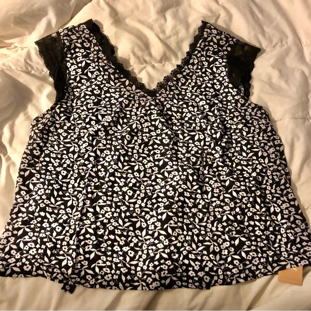 Shein Curve x Frenchy Sleevless Blouse. Black with white, size XXL